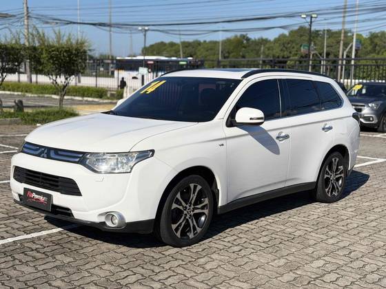 MITSUBISHI OUTLANDER 3.0 GT 4X4 V6 24V GASOLINA 4P AUTOMÁTICO MITSUBISHI OUTLANDER 3.0 GT 4X4 V6 24V GASOLINA 4P AUTOMÁTICO